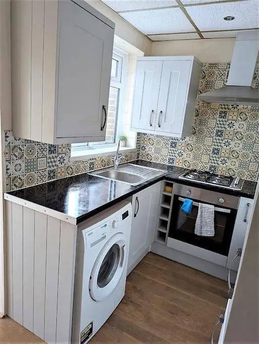 بيت للعطل 3 Bedroom House 10 Min Walk To Heathway Station سوفيريتو