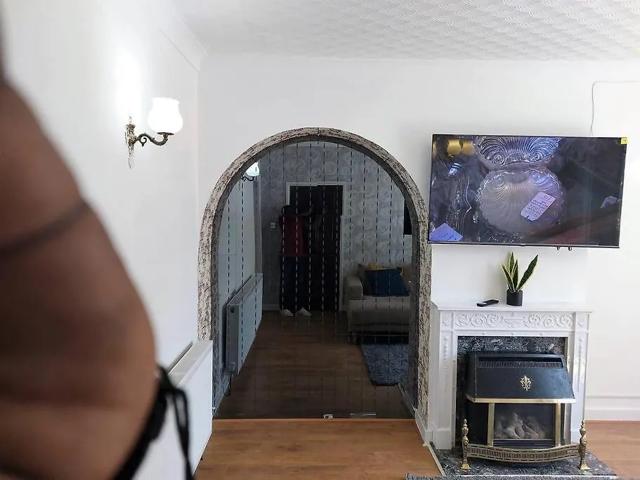 3 Bedroom House 10 Min Walk To Heathway Station سوفيريتو بيت للعطل