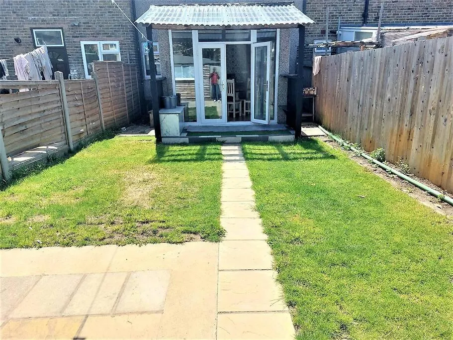 3 Bedroom House 10 Min Walk To Heathway Station سوفيريتو