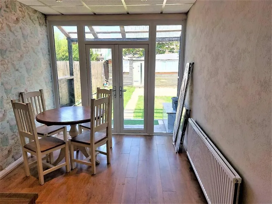 3 Bedroom House 10 Min Walk To Heathway Station سوفيريتو